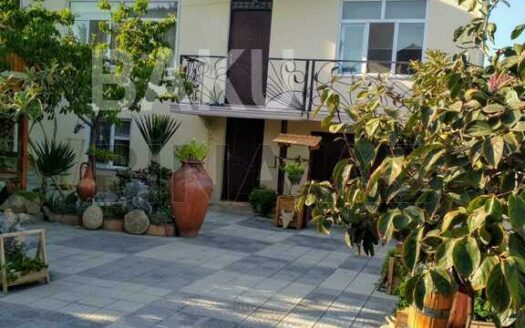 7 Room House / Villa for Sale in Baku