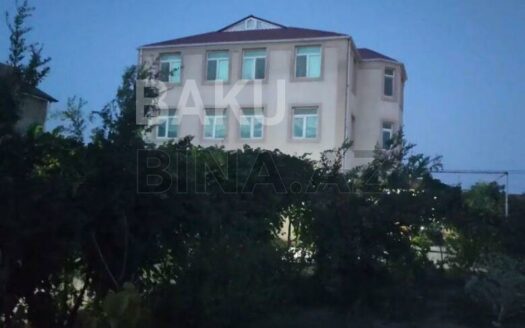 11-Room House / Villa for Sale in Baku