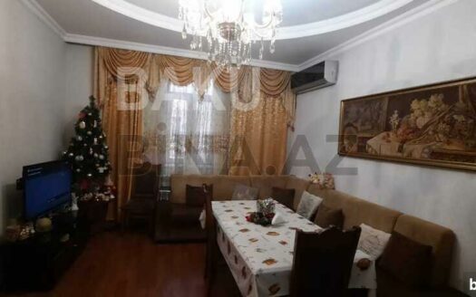 3 Room Old Apartment for Sale in Baku