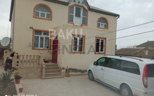 7 Room House / Villa for Sale in Baku