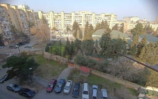 3 Room Old Apartment for Sale in Baku