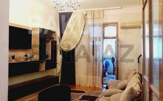 3 Room Old Apartment for Sale in Sumgait