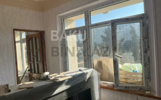 1 Room Old Apartment for Sale in Baku