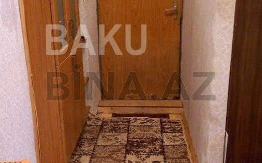 3 Room Old Apartment for Sale in Baku