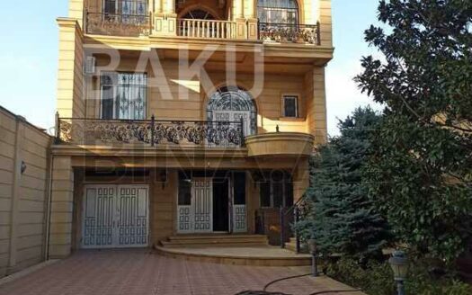 12-Room House / Villa for Sale in Baku