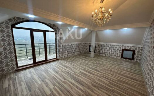 3 Room Old Apartment for Sale in Baku