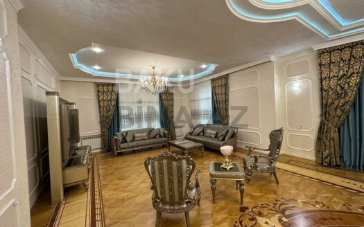 12-Room House / Villa for Sale in Baku