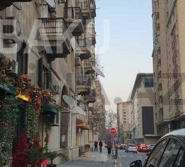 2 Rooms Old Apartment for Sale in Baku