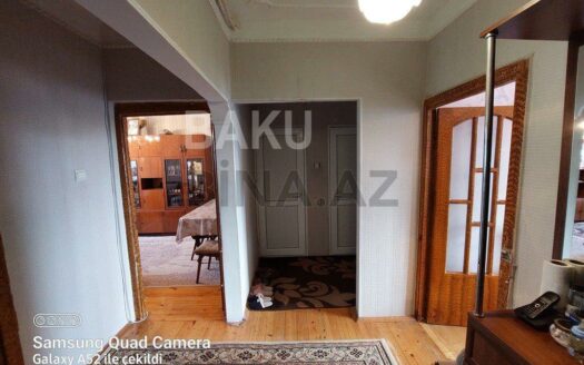 3 Room Old Apartment for Sale in Baku