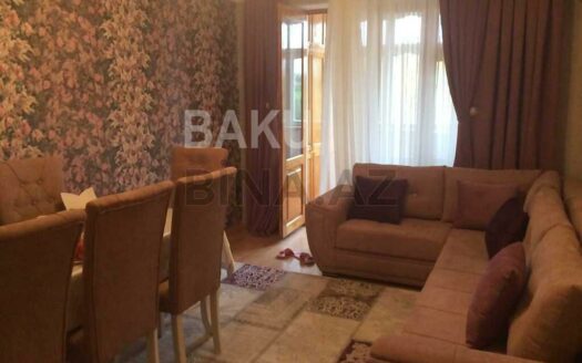 3 Room Old Apartment for Sale in Baku