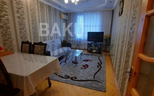 5-Room Old Apartment for Sale in Baku