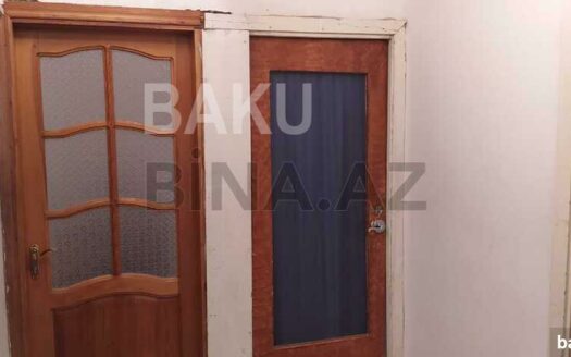 3 Room Old Apartment for Sale in Baku