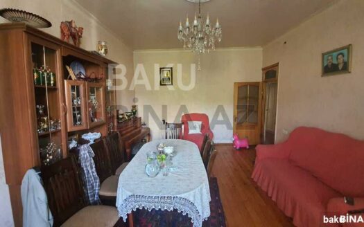 3 Room Old Apartment for Sale in Baku