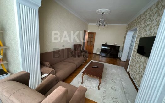 3 Room Old Apartment for Sale in Baku