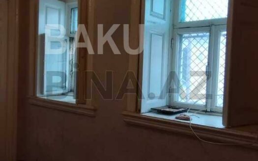 1 Room Old Apartment for Sale in Baku