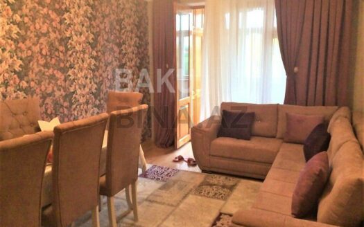 3 Room Old Apartment for Sale in Baku