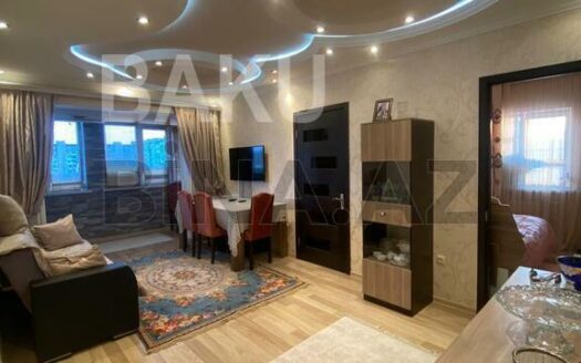 3 Room Old Apartment for Sale in Baku