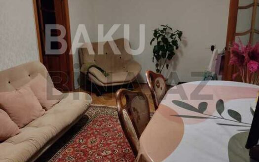 2 Rooms Old Apartment for Sale in Baku