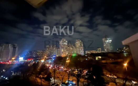 2 Rooms Old Apartment for Sale in Baku