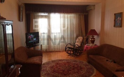 2 Rooms Old Apartment for Sale in Baku