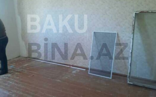 1 Room Old Apartment for Sale in Baku