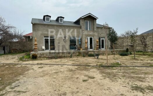 4 Room House / Villa for Sale in Baku