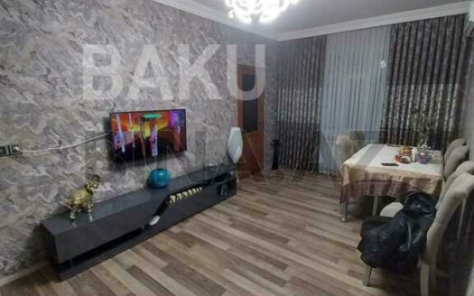 3 Room Old Apartment for Sale in Baku