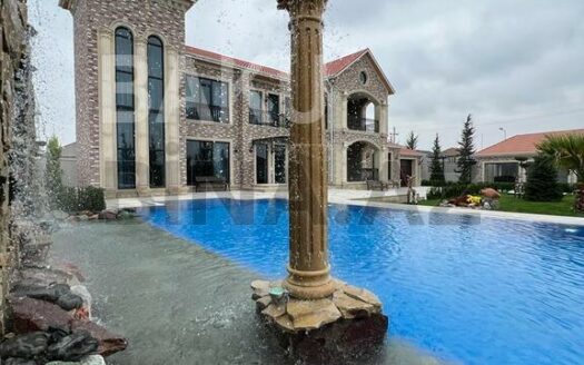 6 Room House / Villa for Sale in Baku