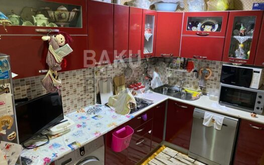 2 Rooms Old Apartment for Sale in Baku