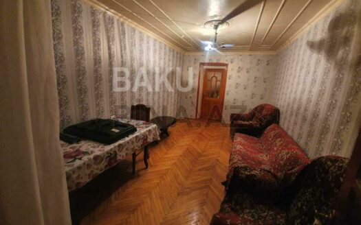 3 Room Old Apartment for Sale in Baku