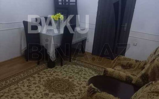 5-Room Old Apartment for Sale in Baku