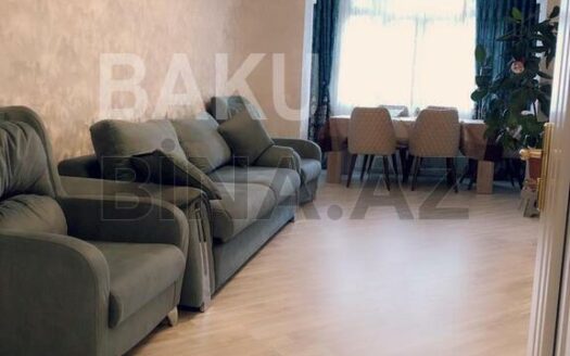 3 Room Old Apartment for Sale in Baku