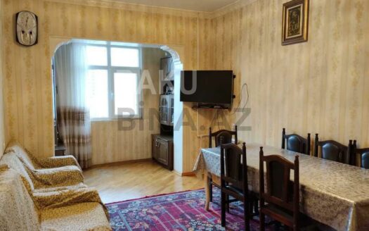 3 Room Old Apartment for Sale in Baku