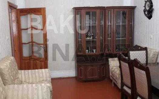 3 Room Old Apartment for Sale in Baku