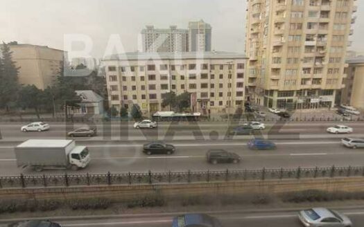 3 Room Old Apartment for Sale in Baku