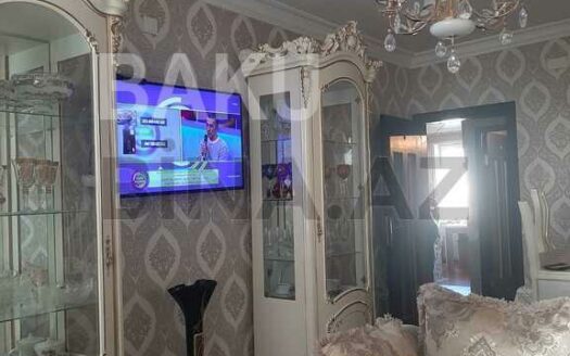 2 Rooms Old Apartment for Sale in Baku