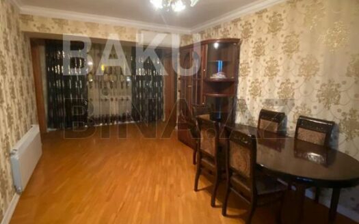 3 Room Old Apartment for Sale in Baku