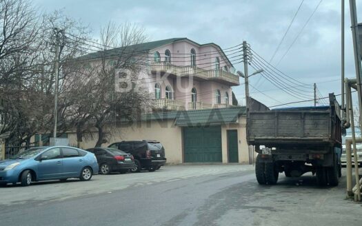 15-Room House / Villa for Sale in Baku