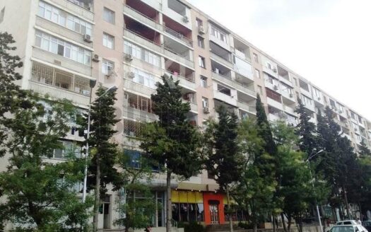 3 Room Old Apartment for Sale in Baku