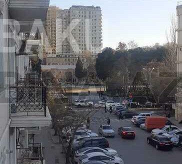 3 Room Old Apartment for Sale in Baku