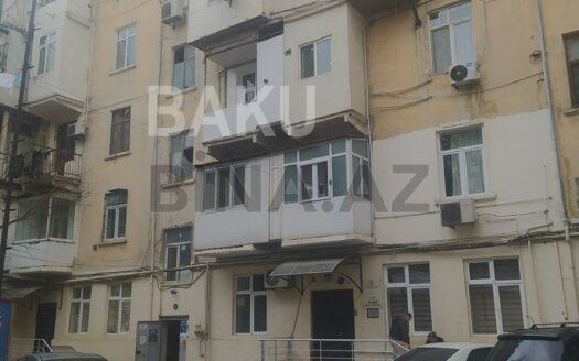 2 Rooms Old Apartment for Sale in Baku