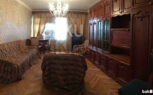 3 Room Old Apartment for Sale in Baku