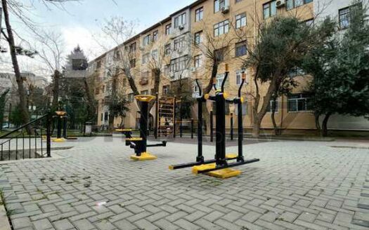 2 Rooms Old Apartment for Sale in Baku