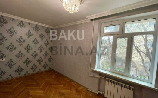 3 Room Old Apartment for Sale in Baku