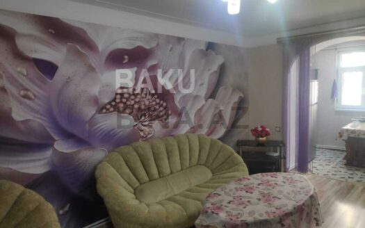 3 Room Old Apartment for Sale in Baku