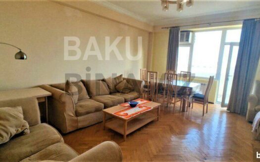 3 Room Old Apartment for Sale in Baku