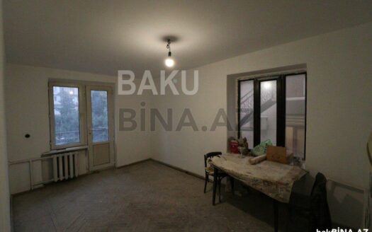 1 Room Old Apartment for Sale in Baku