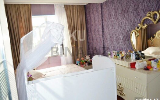 2 Rooms Old Apartment for Sale in Baku