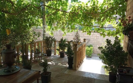 5 Room House / Villa for Sale in Baku