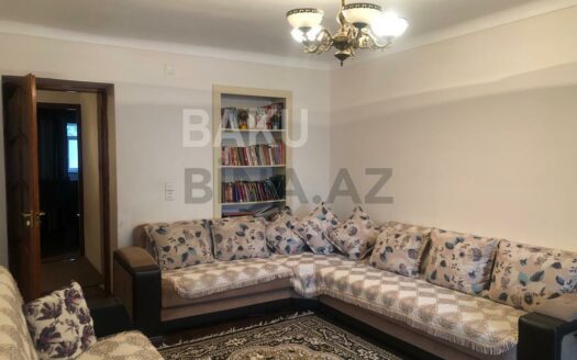 3 Room Old Apartment for Sale in Baku